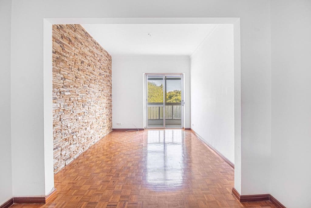 Duplex T4, ás Portas de Benfica, ou permutamos