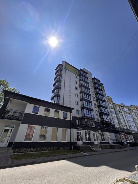 ТЕРМІНОВО! Продається простора 3-кімнатна кв. з терасою у м. Долина