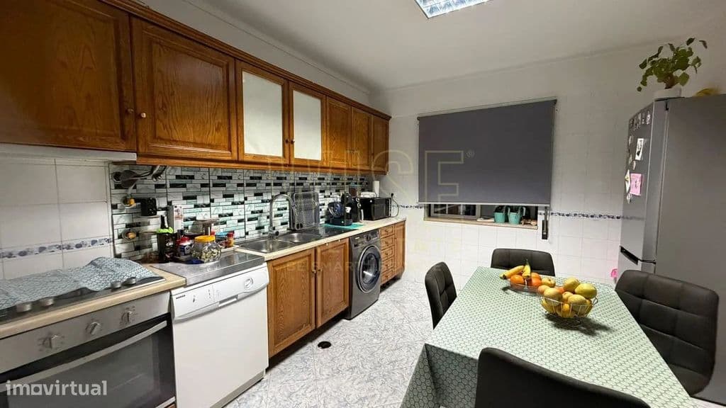 Apartamento T3 com  Garagem e Arrumo no Centro da Lousã