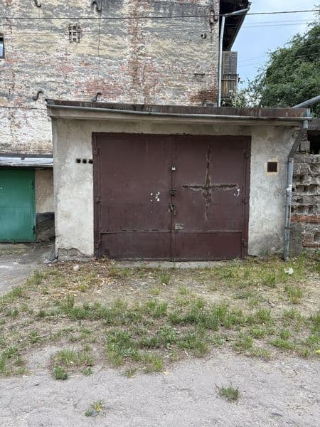 Продам цегляний гараж з ямою