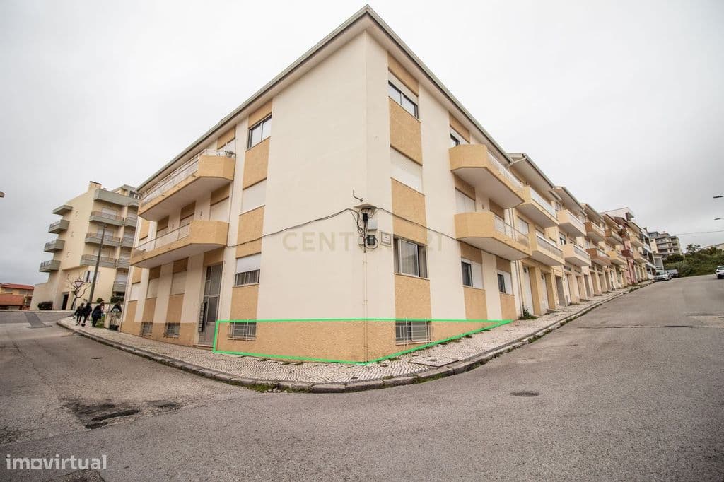 Garagem com 98,5 m² em Buarcos – Espaço Independente e Privativo