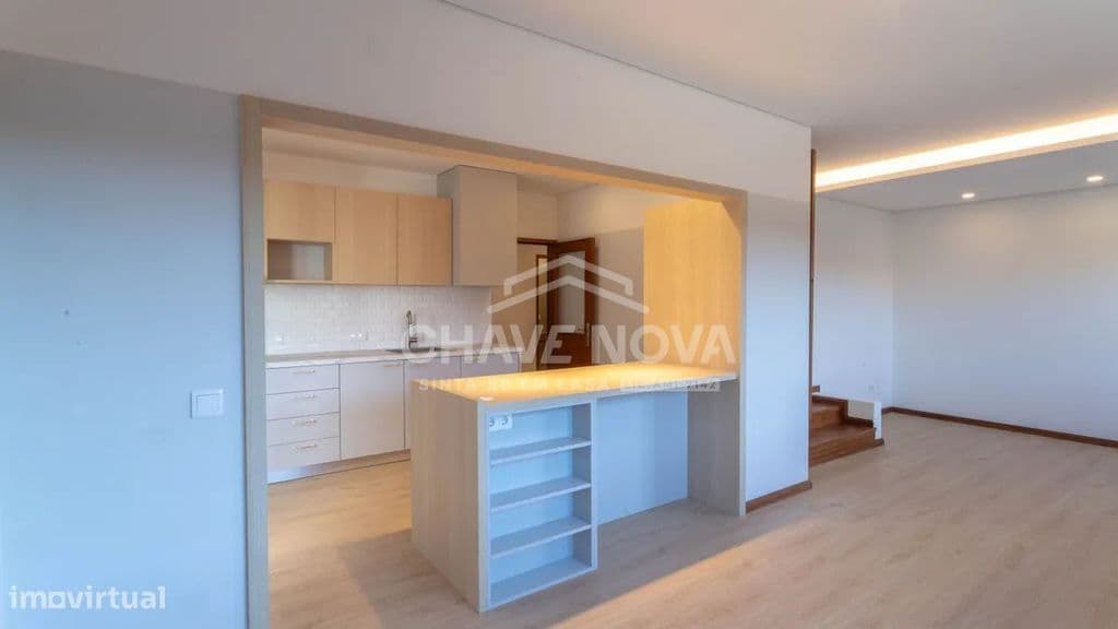 T3 totalmente renovado com terraço e garagem
