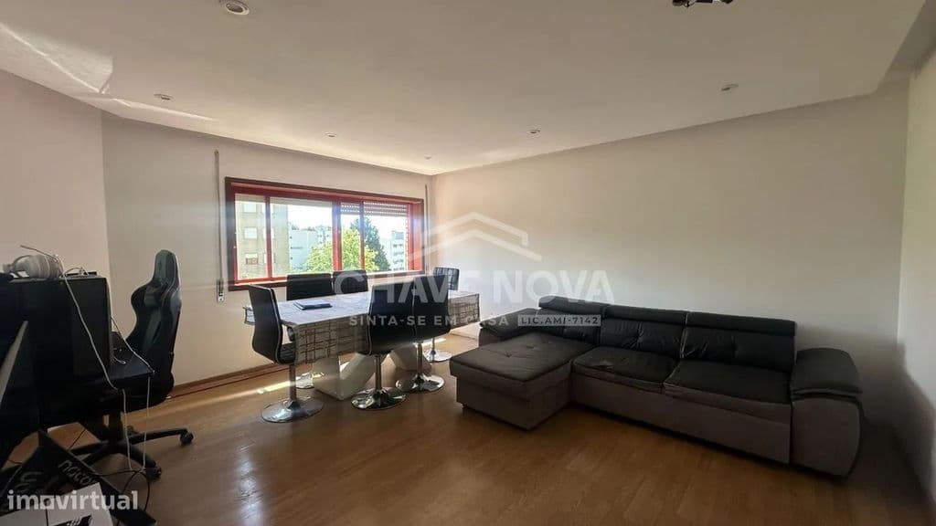 Apartamento T3 situado na zona de Coimbrões SD/CO