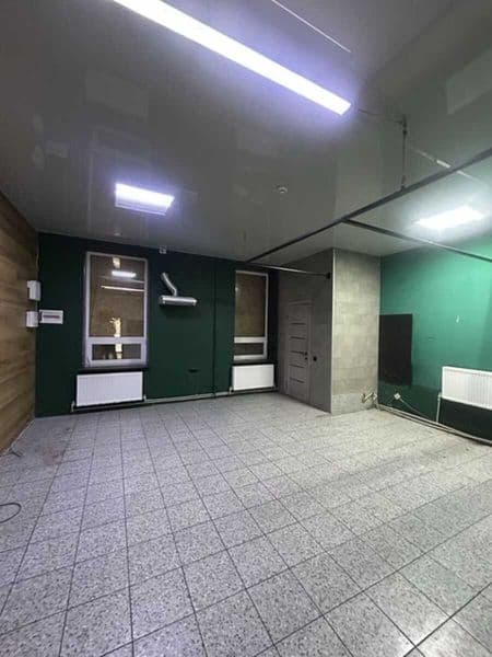 Продается коммерческое помещения в центре Славянска.