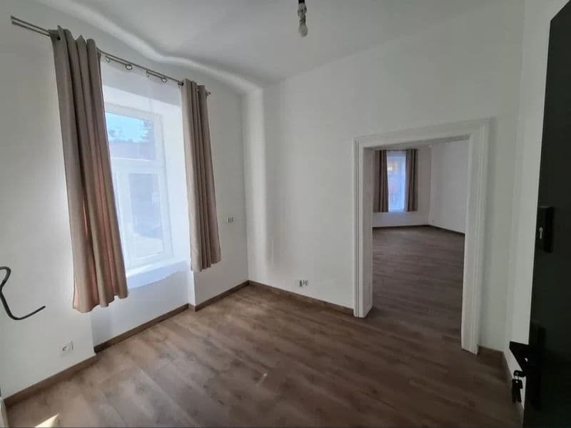 Sprzedam mieszkanie BEZCZYNSZOWE na parterze 40m2 w centrum Cieszyna po generalnym remoncie obok rynku.