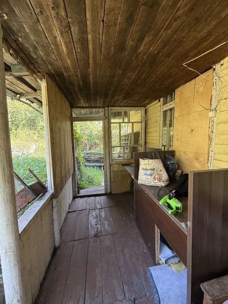 Будинок Дача. Поряд Бучанський парк. Є підвал, тераса, мансарда.