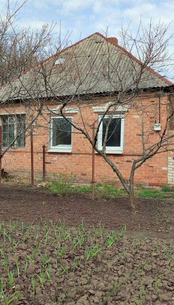 Продам невеликий будинок з газом у Дергачах р-н переїзду.