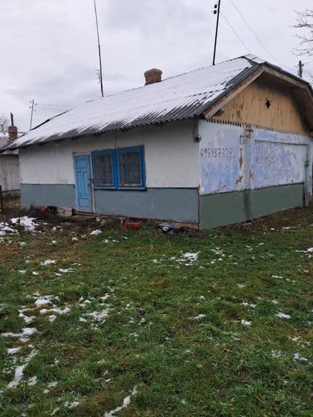 Продається стара хата в селі Тяпче під реконструкцію:газ,вода,світло