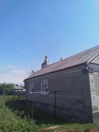Дом .  + Земля 10соток . На центральном  рынке . Можно и под бизнес