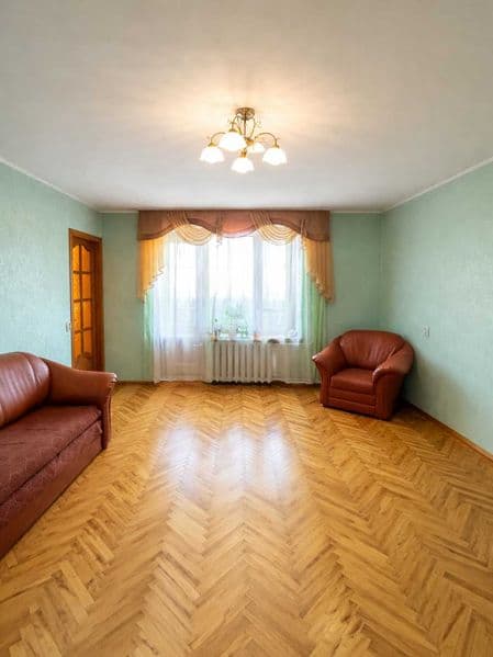 4-кімнатна квартира в центрі 15 мікрорайону