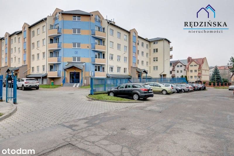 Słoneczne dwupoziomowe mieszkanie z balkonem.