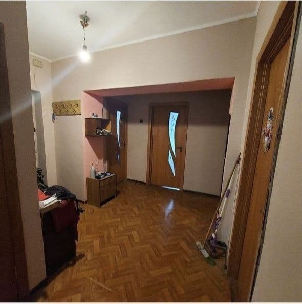 Продається 4-х кімнатна квартира.
