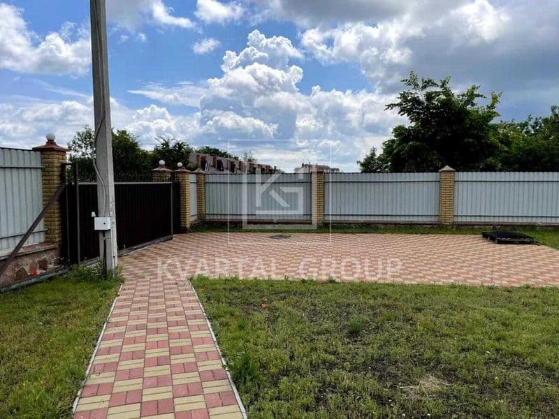 Гостомель. Продам будинок без ремонту. Хороша локація.