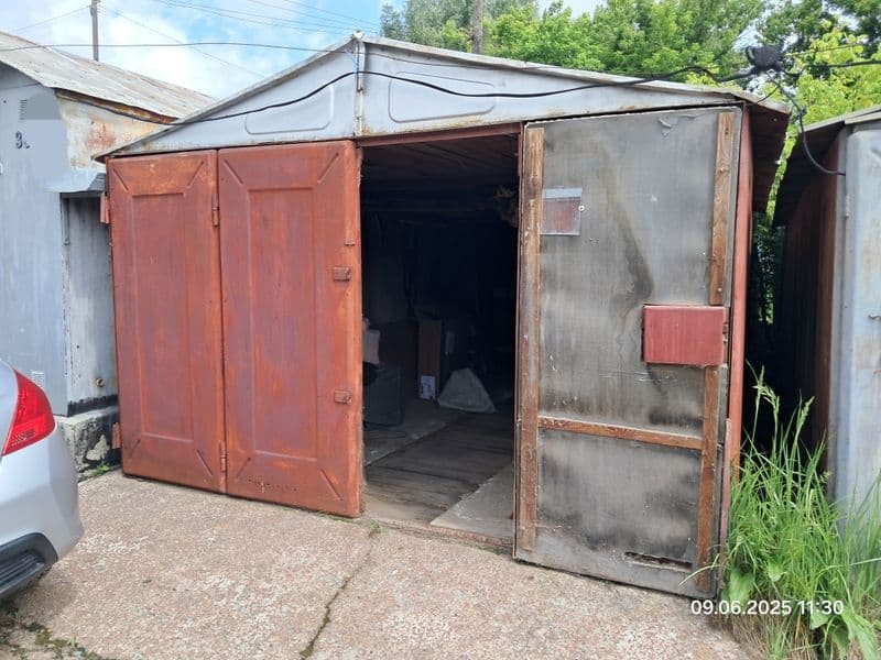 Продам гараж металевий в АК 23 вул. Робітнича