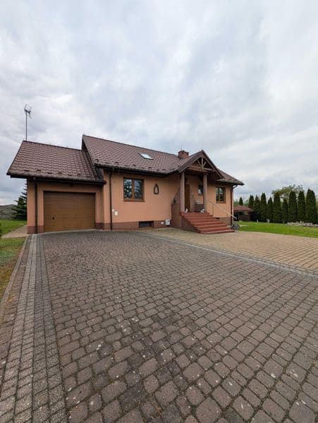 Przestronny dom w cichej i spokojnej dzielnicy Zawiercie, Karlin