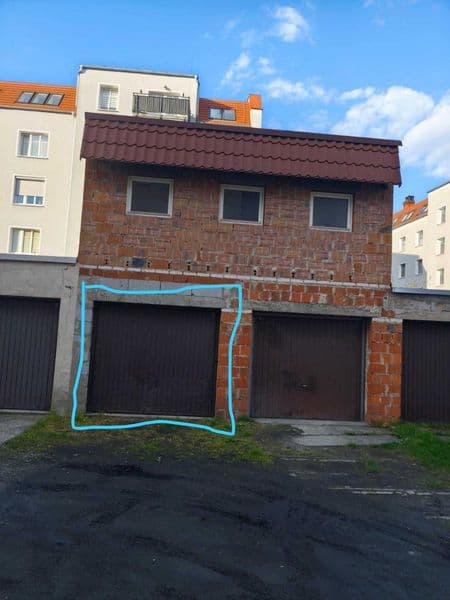 Garaz murowany w centrum Brzegu