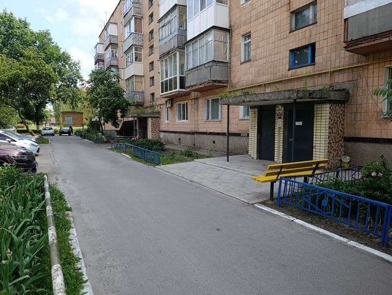 Продам трикімнатну квартиру центр міста, перший поверх, можливо бізнес