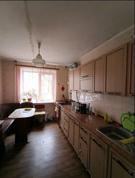 Продаж 4-х кімнатної квартири.