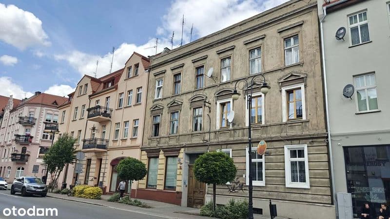 Mieszkanie 4 pokojowe w centrum , II piętro.