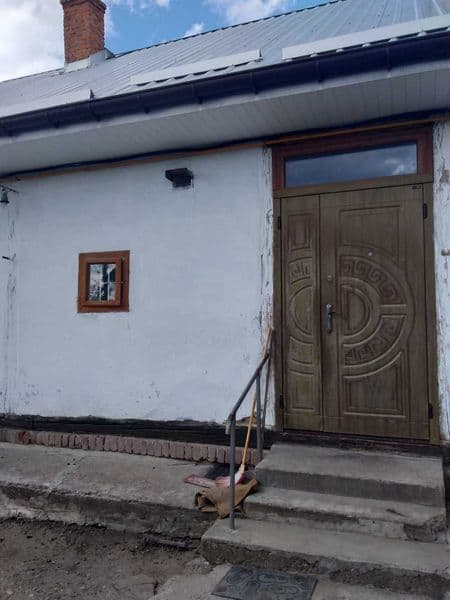 Продається  половина будинку
