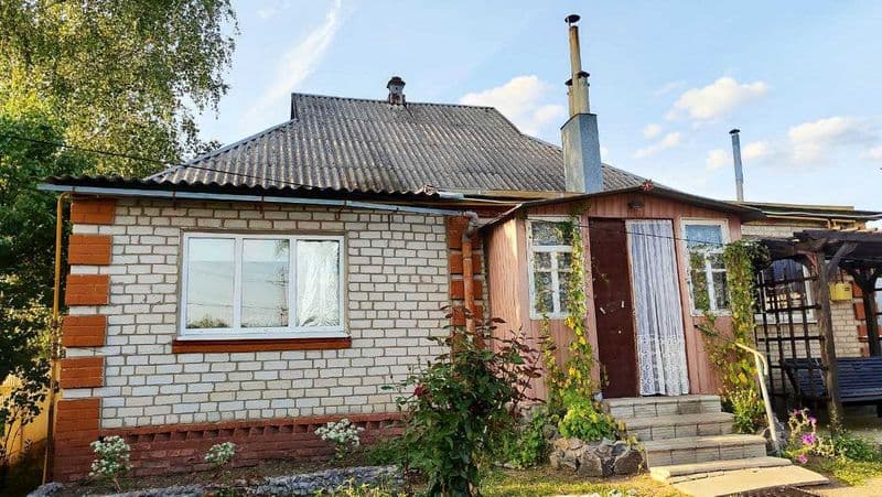 Терміновий продаж цегляного будинку у центрі Дергачів.