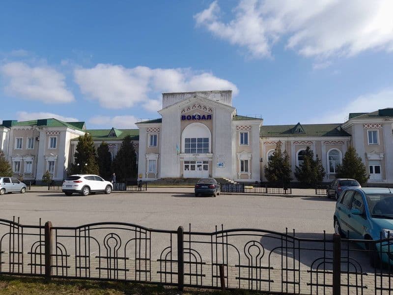 Коммерческое помещение в двух уровнях прямо на перроне.