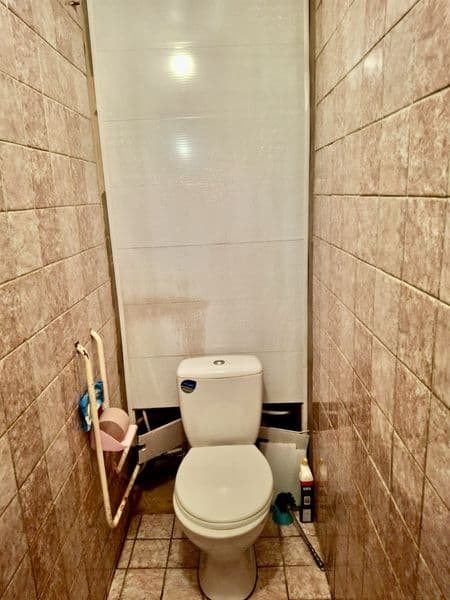 Продам 4 комнатную  квартиру в центре
