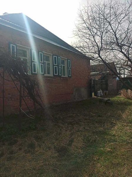 Продам гарний кирпичний будинок в Дергачах в районі стадіону