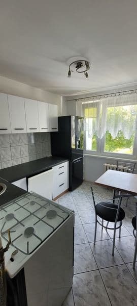 Wynajmę  mieszkanie   3  pokojowe   60m2   na   1   piętrze   z    balkonem . .
