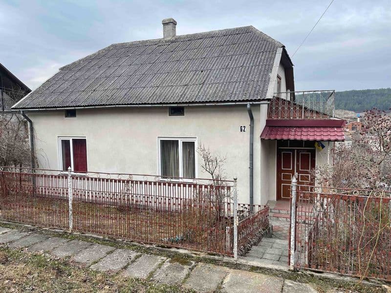 Продається будинок з земельною ділянкою
