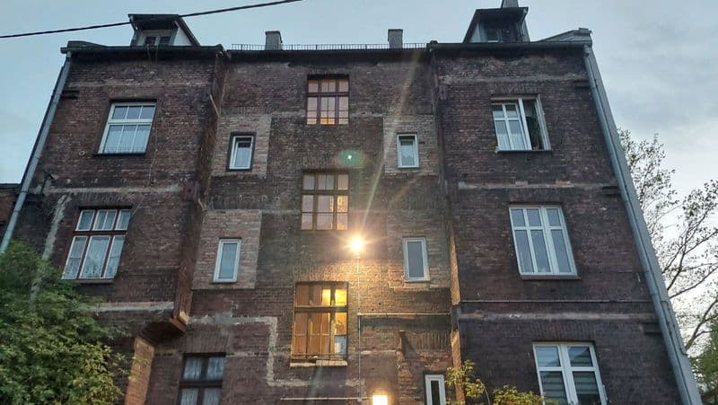 Sprzedam mieszkanie do remontu w kamienicy -Ruda Śląska Chebzie