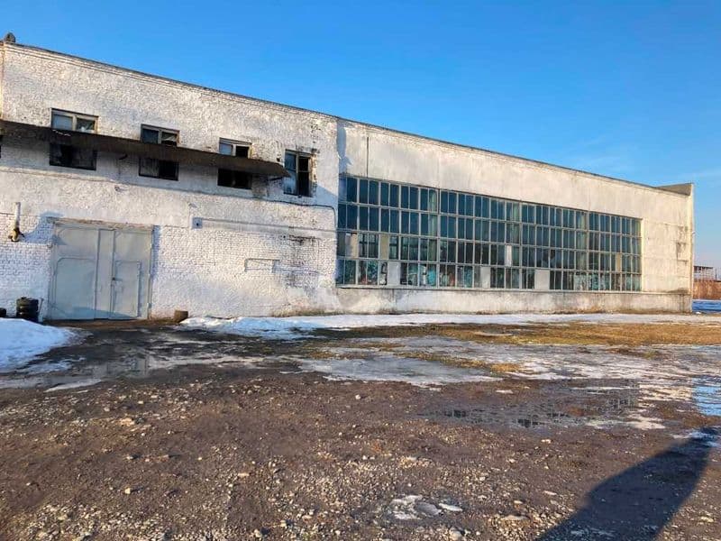 Продаж складу 1200 м² з рампою, кран-балкою та заїздом для фури