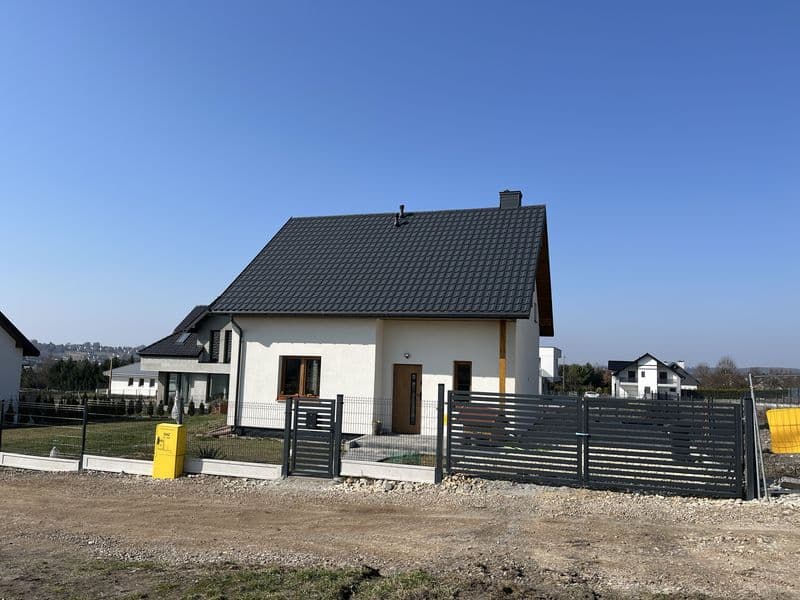 Dom wolnostojacy 117 m2  dzialka 6arów murowany pompa ciepla taras poludniowy