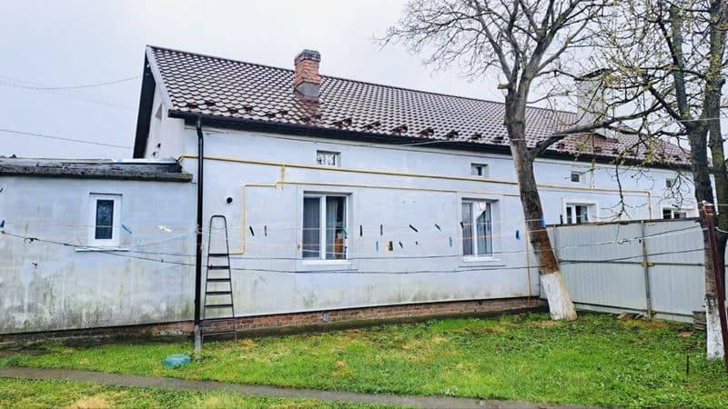 1/2 будинку район поліклініки