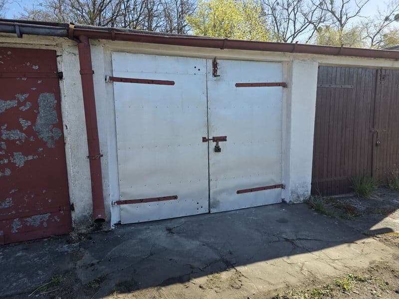 Sprzedam garaż murowany