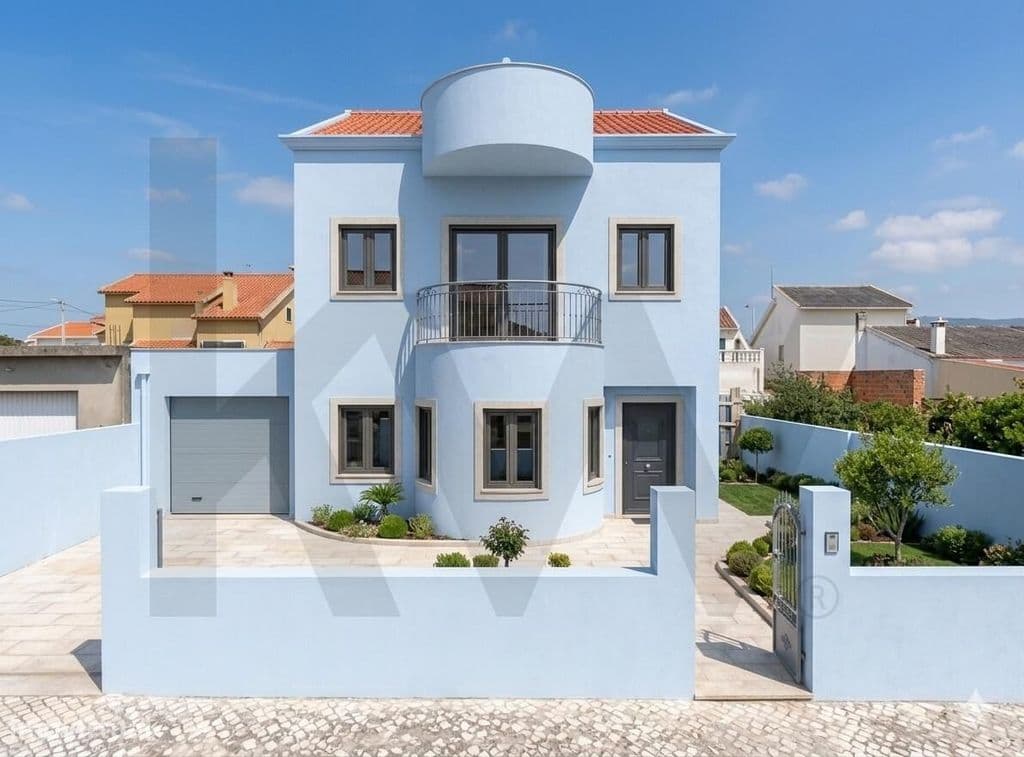 Lote de Terreno com 332 m2 com moradia por terminar em São Domingos de