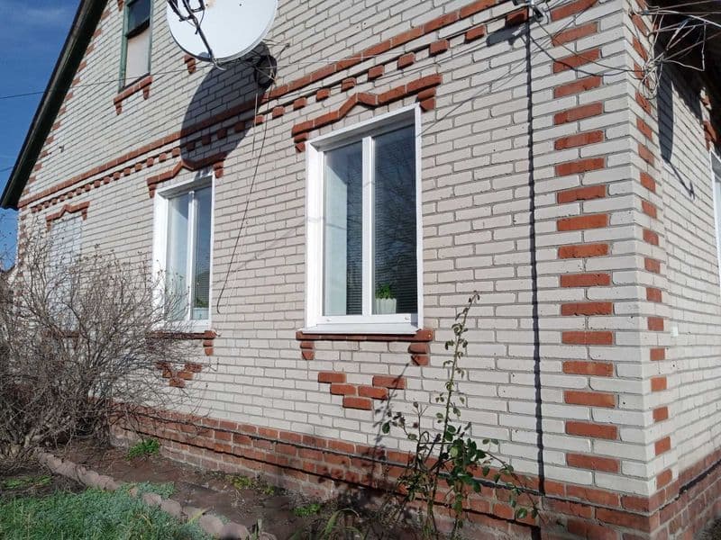 Продаємо будинок у тихому центрі м.Мерефа .