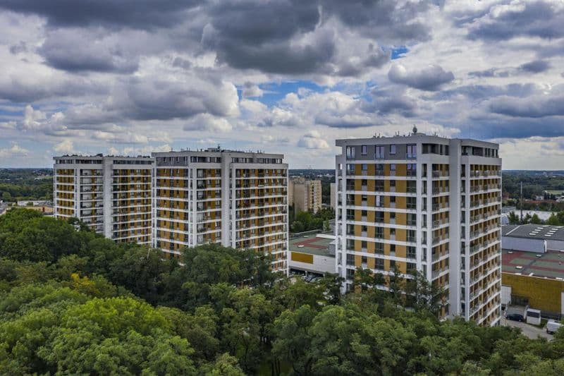 RED PARK Poznań Dębiec Garaż/Miejsce postojowe w hali 28 Czerwca 1956 r. 382A duża powierzchnia/idealne położenie/jeden sąsiad z boku/łatwe parkowanie