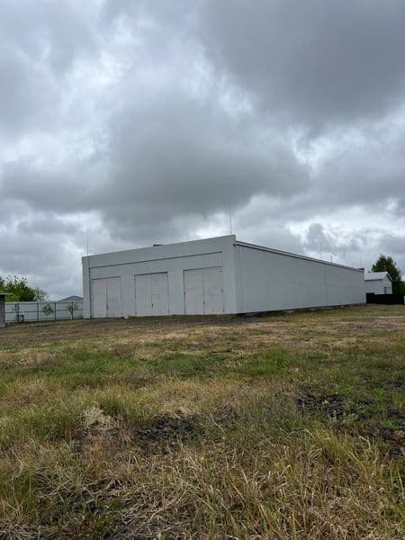 Продаж комерційних приміщень з ділянкою 80 сотих