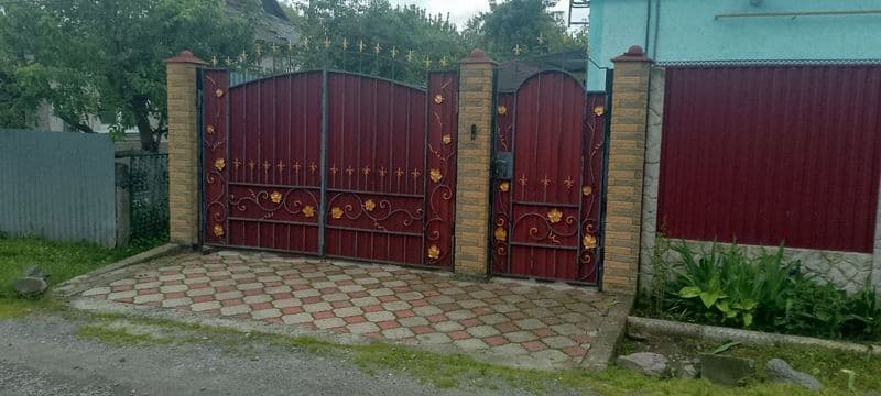 Продаєця мебльований будинок з ремонтом