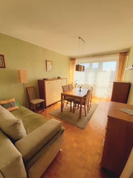 Przestronne 4-pokojowe mieszkanie z pełnym wyposażeniem. Do negocjacji