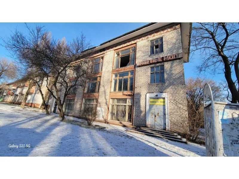 Нежитлова будівля, 1 014,20 м2, вул. Квітів, 10