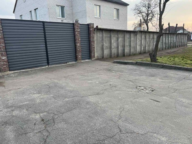 Продаж будинку в місті