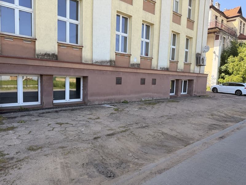 Lokal na spezedaz - uslugowy-gastronomia,biura,dyskoteka