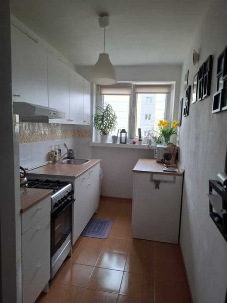 Sprzedam 2 pokojowe mieszanie kuchnia, balkon, piwnica