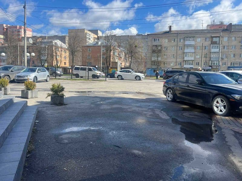Продам комерційне приміщення (8387)