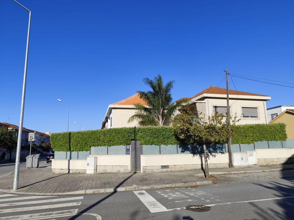 MORADIA V4 com Piscina, Terraço, e Jardim (MATOSINHOS)