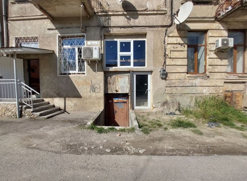 Продаж комерційного приміщення 122,3м2 в. Підвалля м. Дрогобич