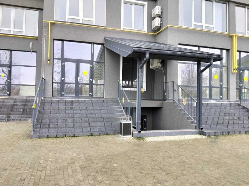Здам фасадне приміщення 154м 46клвт три входи! СВІТЛО +