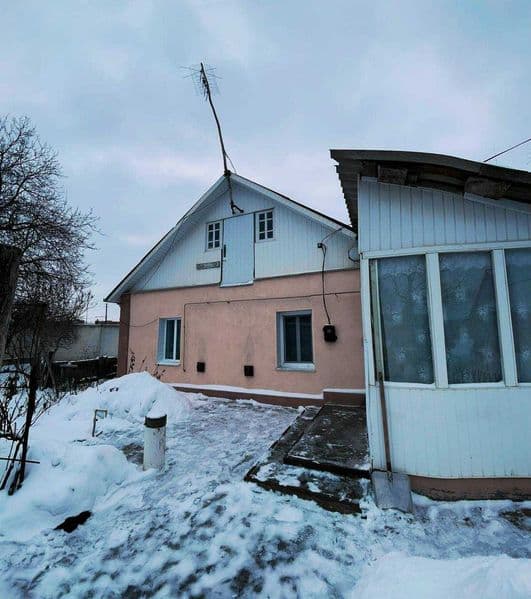 Продаж будинку з великою земельною ділянкою. Працюємо по программах.